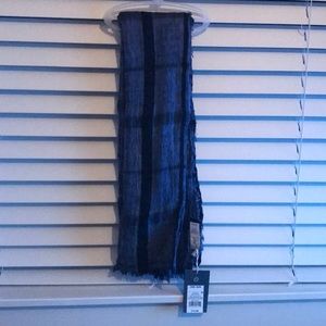 Universal Thread scarf